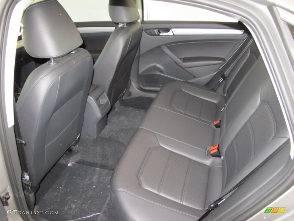 Titan Black Interior 2012 Volkswagen Passat 2.5L SE Photo #52165426
