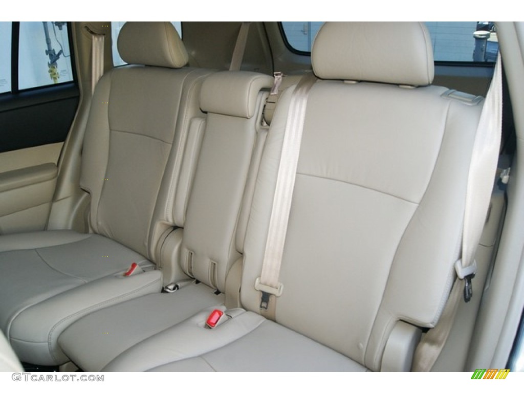 Sand Beige Interior 2011 Toyota Highlander SE 4WD Photo #52167601