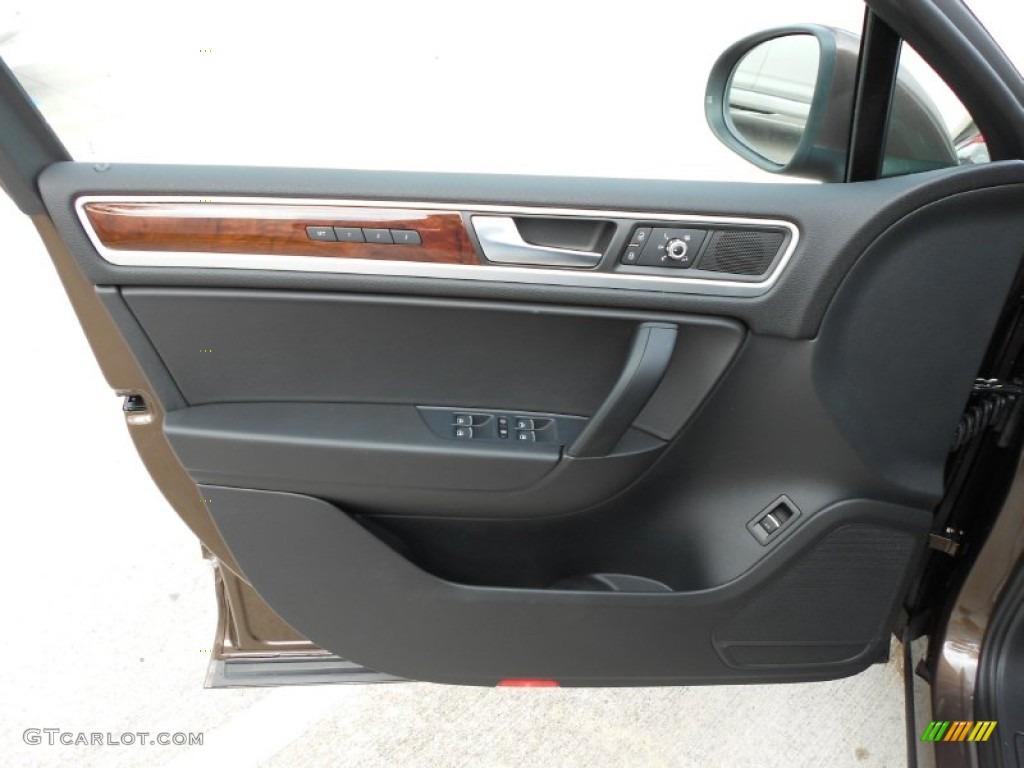 2012 Volkswagen Touareg TDI Lux 4XMotion Saddle Brown Door Panel Photo #52175251