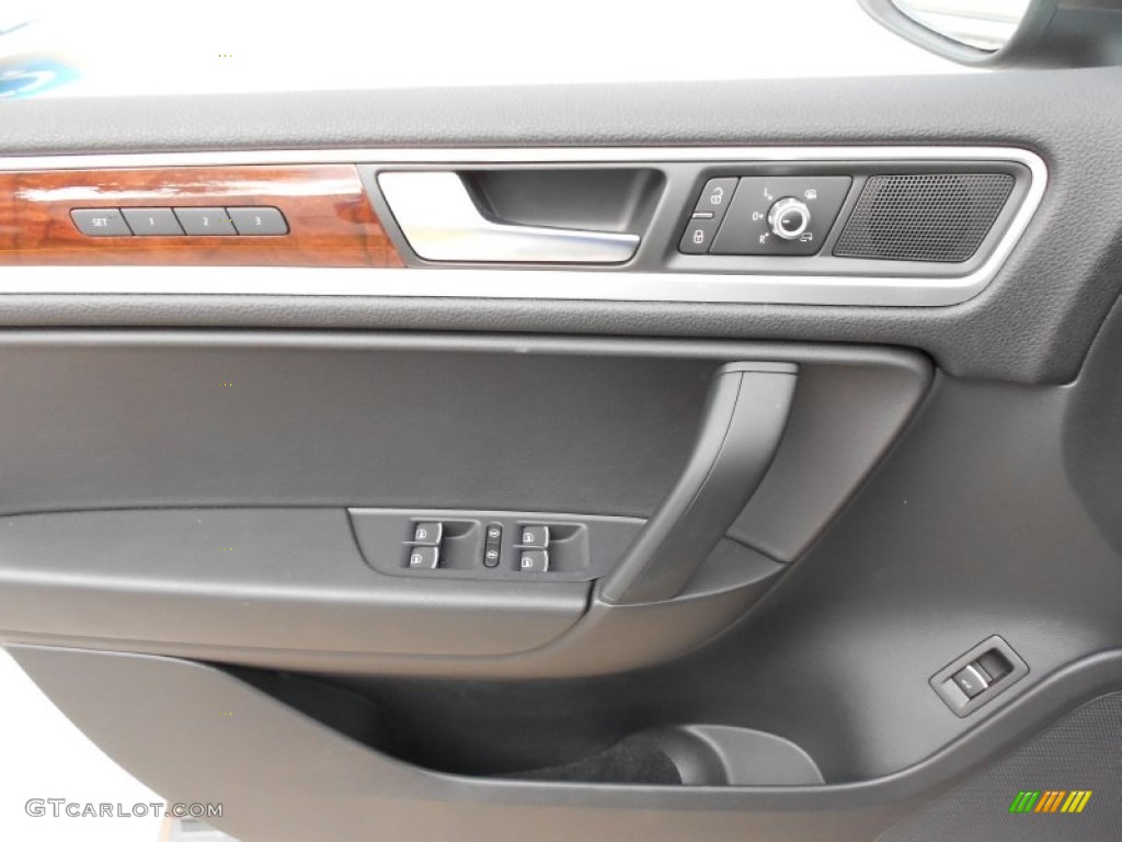 2012 Volkswagen Touareg TDI Lux 4XMotion Saddle Brown Door Panel Photo #52175422