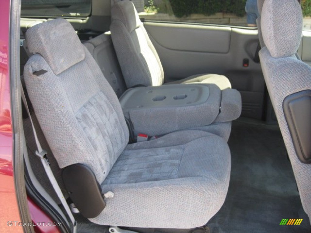 2004 Montana  - Sport Red Metallic / Gray photo #3