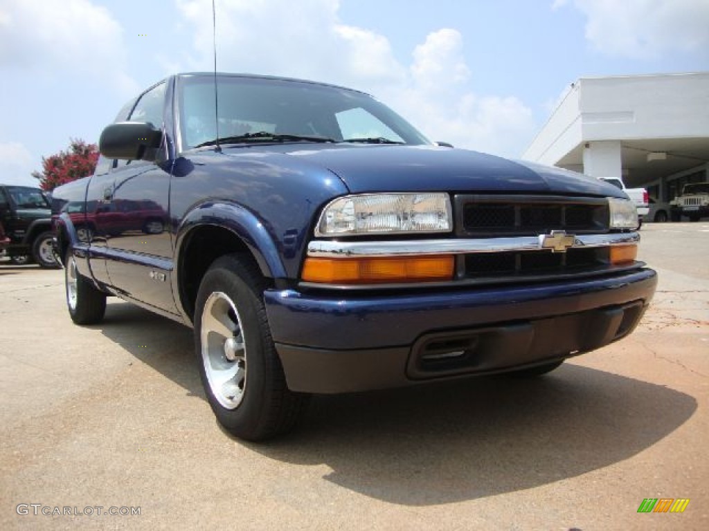 2003 S10 LS Extended Cab - Indigo Blue Metallic / Graphite photo #1