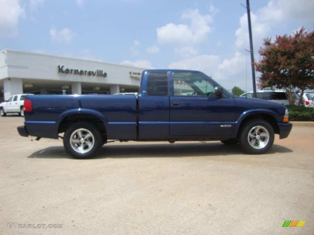 2003 S10 LS Extended Cab - Indigo Blue Metallic / Graphite photo #2