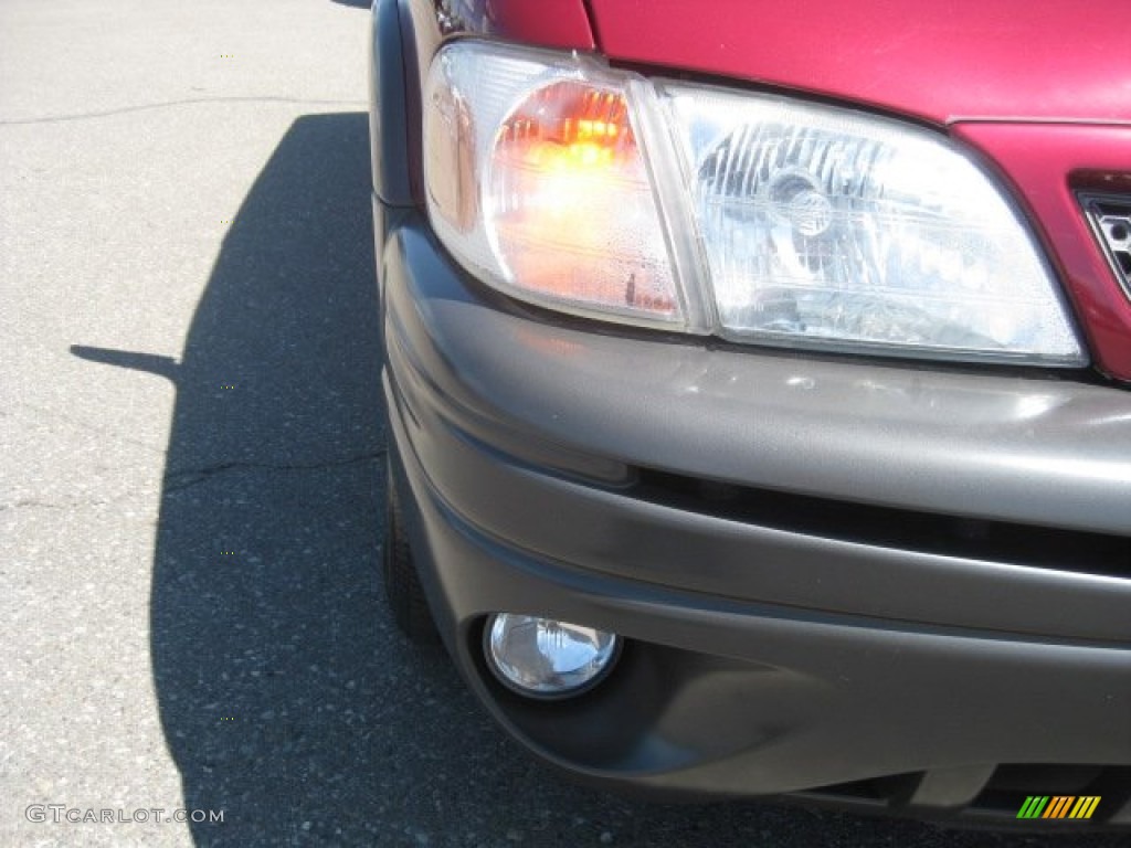 2004 Montana  - Sport Red Metallic / Gray photo #13