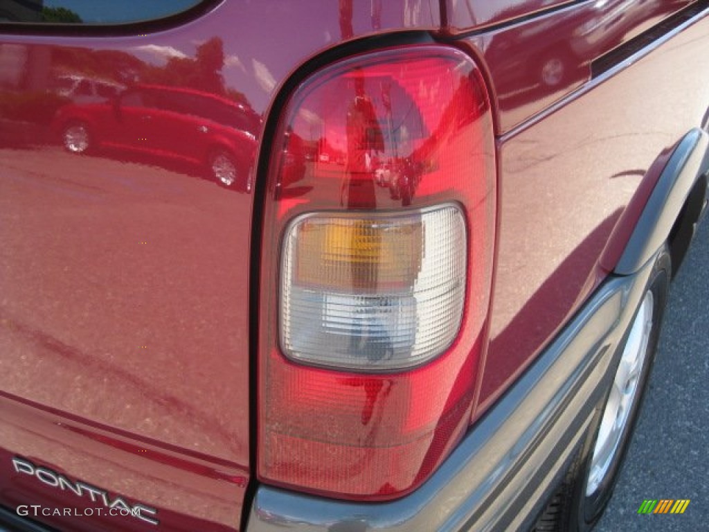 2004 Montana  - Sport Red Metallic / Gray photo #17
