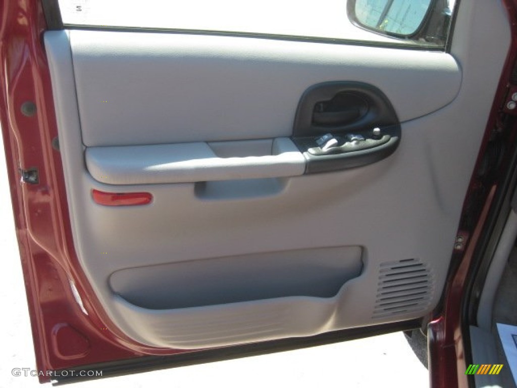 2004 Montana  - Sport Red Metallic / Gray photo #20