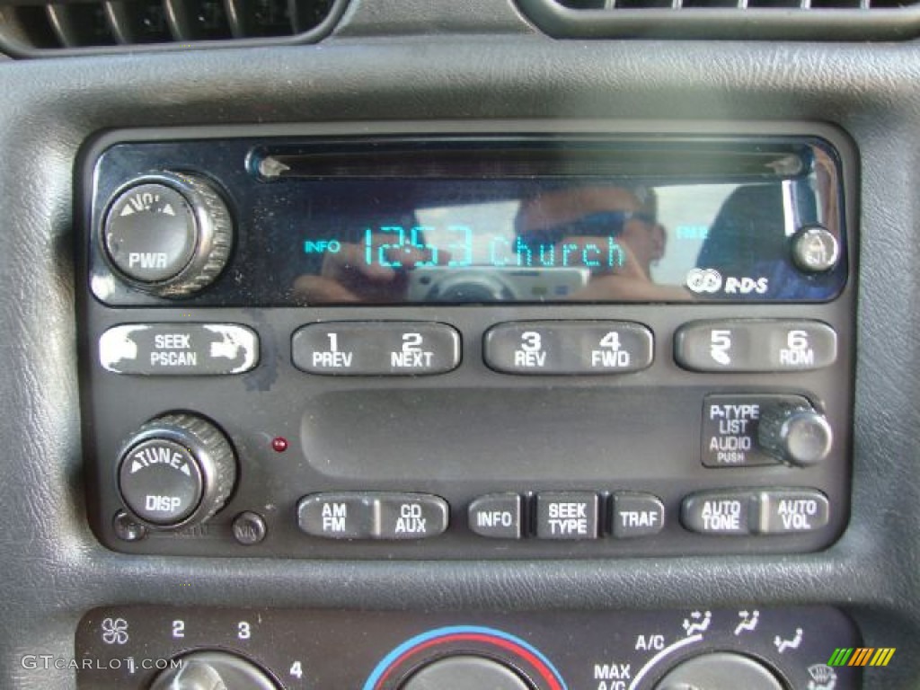 2003 Chevrolet S10 LS Extended Cab Controls Photo #52178278