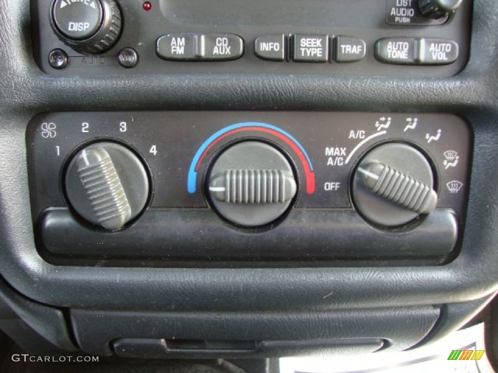 2003 Chevrolet S10 LS Extended Cab Controls Photo #52178293