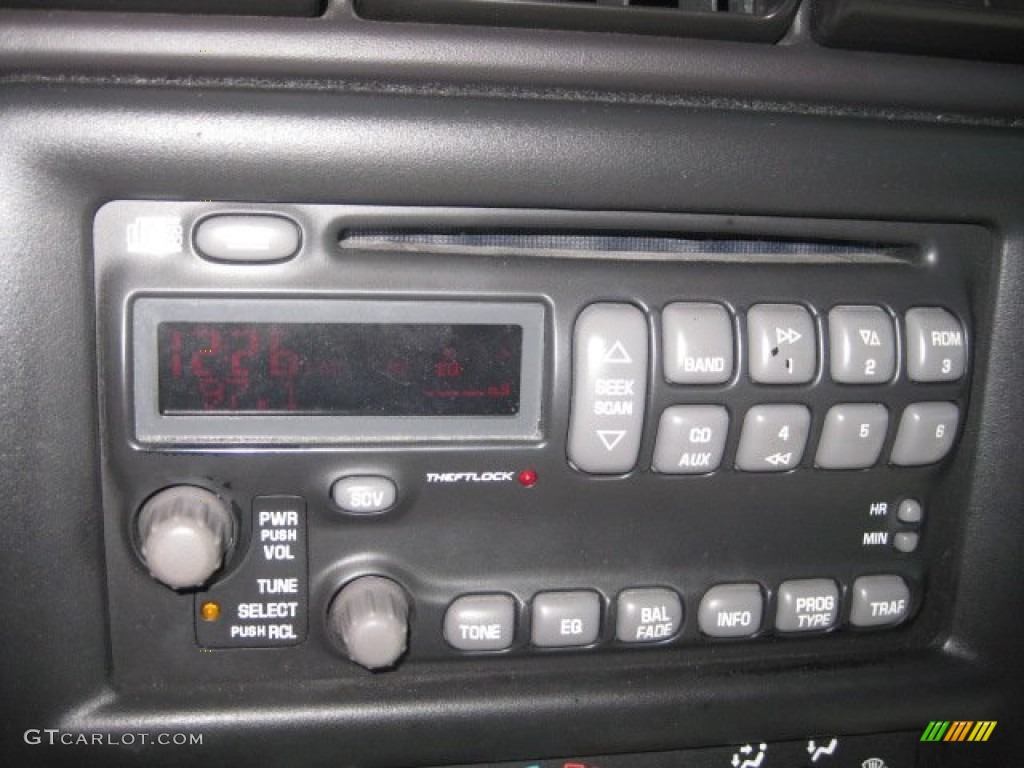 2004 Pontiac Montana Standard Montana Model Controls Photo #52178332
