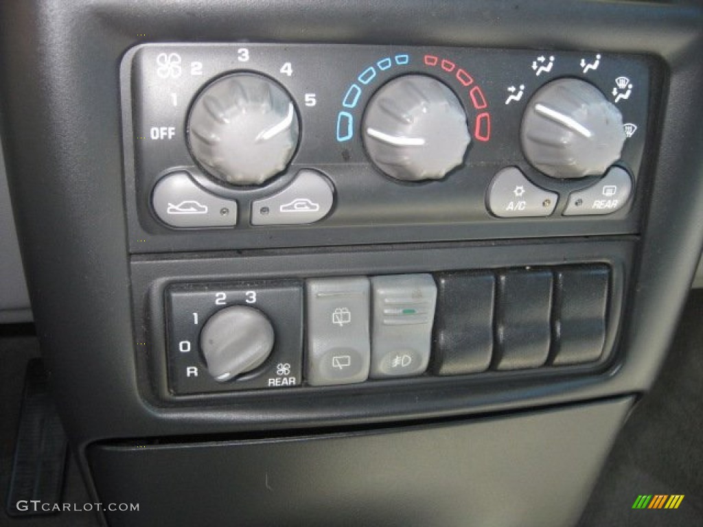 2004 Pontiac Montana Standard Montana Model Controls Photo #52178344