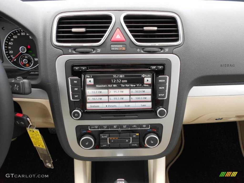 2012 Volkswagen Eos Komfort Controls Photo #52178863