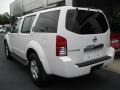 Avalanche White - Pathfinder SE 4x4 Photo No. 3