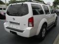 Avalanche White - Pathfinder SE 4x4 Photo No. 4