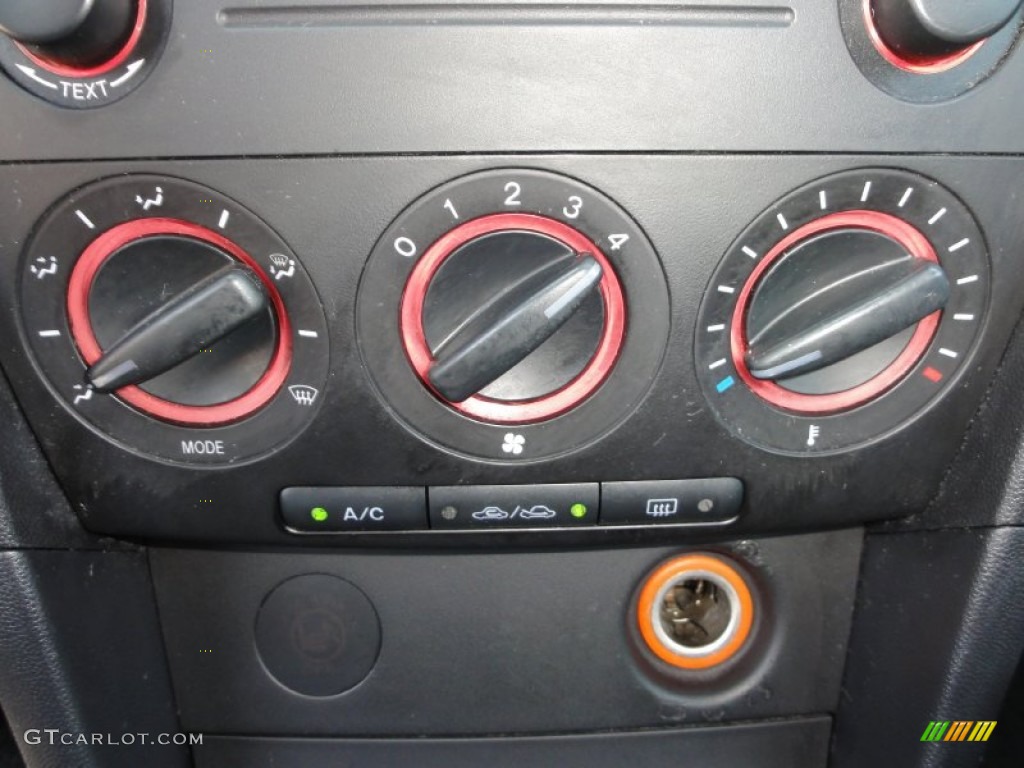 2005 Mazda MAZDA3 s Hatchback Controls Photo #52187314