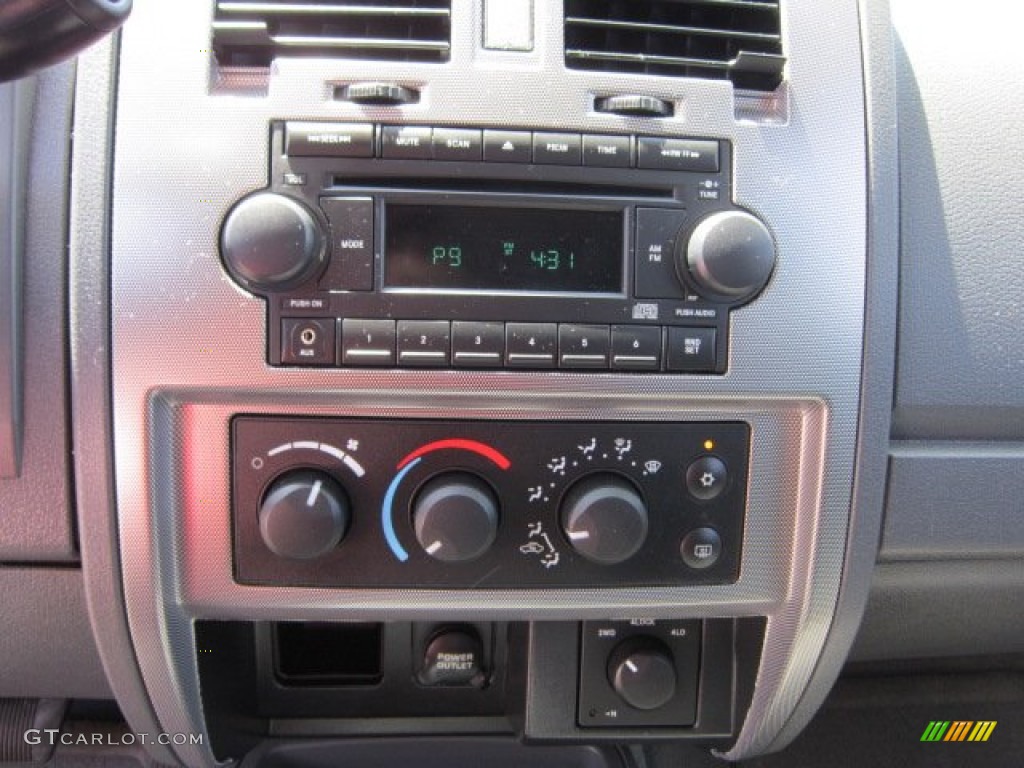 2006 Dodge Dakota SLT Quad Cab 4x4 Controls Photo #52189096