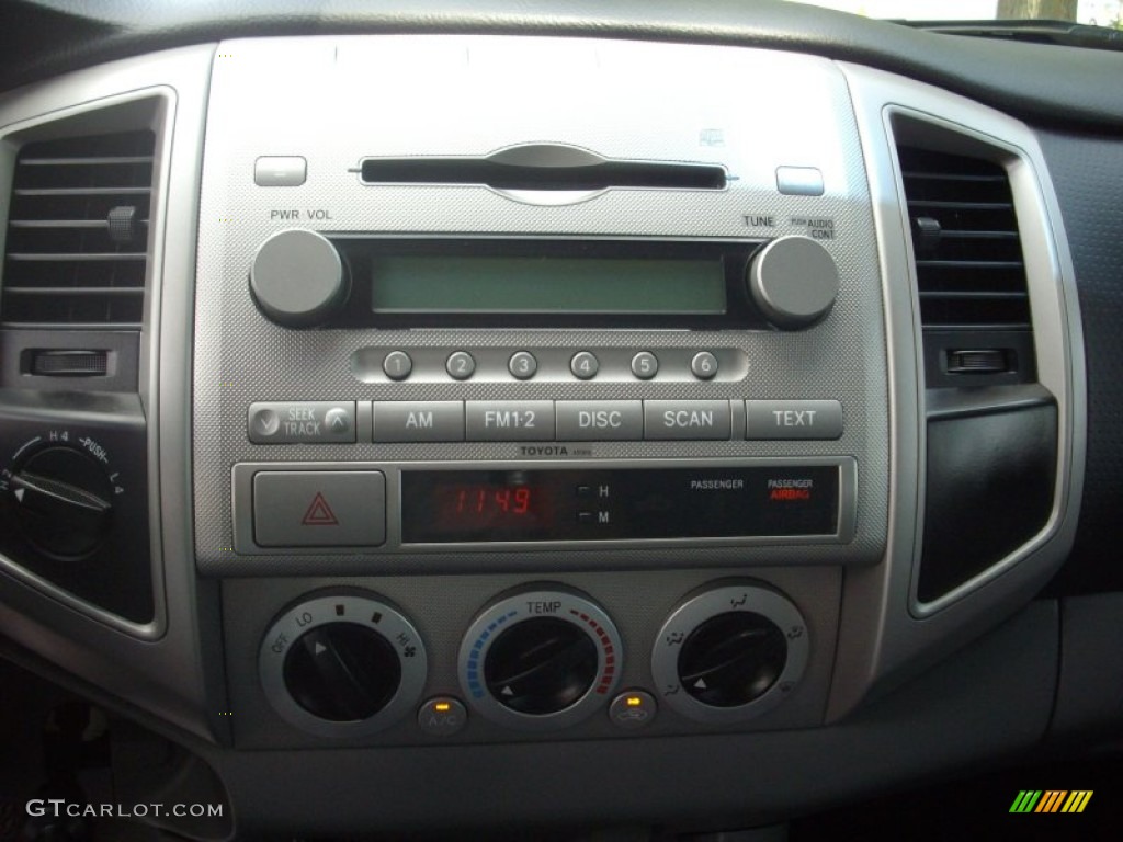 2006 Toyota Tacoma V6 TRD Sport Double Cab 4x4 Controls Photo #52189558