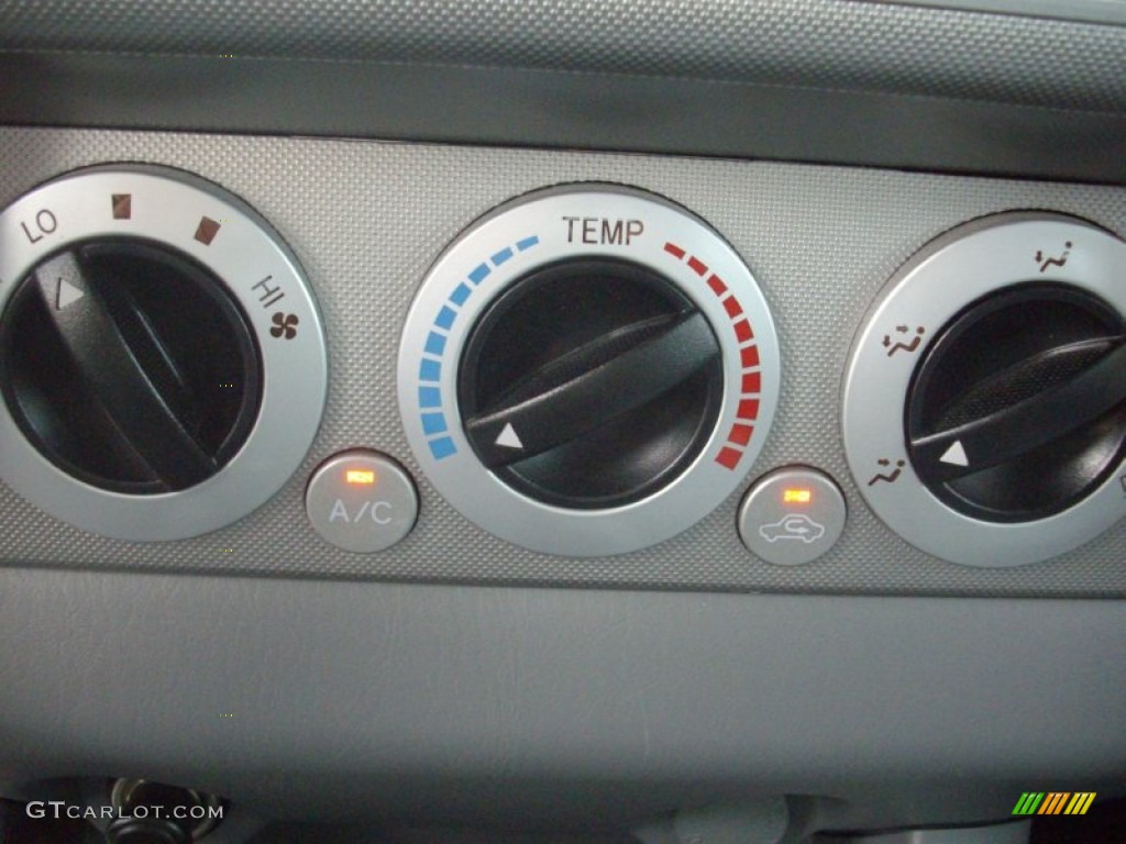 2006 Toyota Tacoma V6 TRD Sport Double Cab 4x4 Controls Photo #52189606
