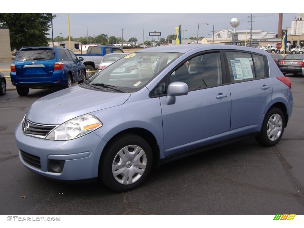 2010 Versa 1.8 S Hatchback - Arctic Blue Metallic / Charcoal photo #1