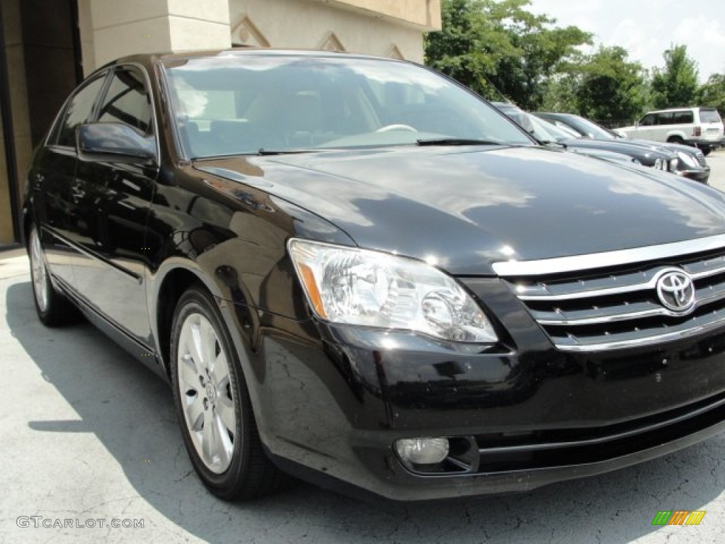 2006 Avalon XLS - Black / Ivory photo #3