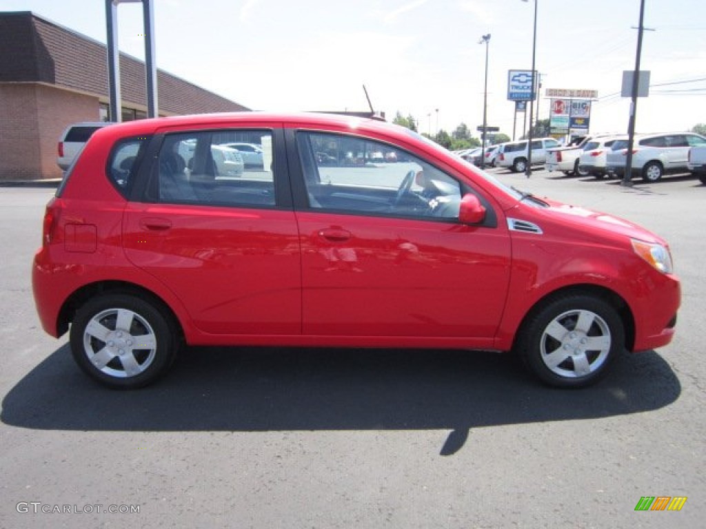 2010 Aveo Aveo5 LT - Victory Red / Charcoal photo #8