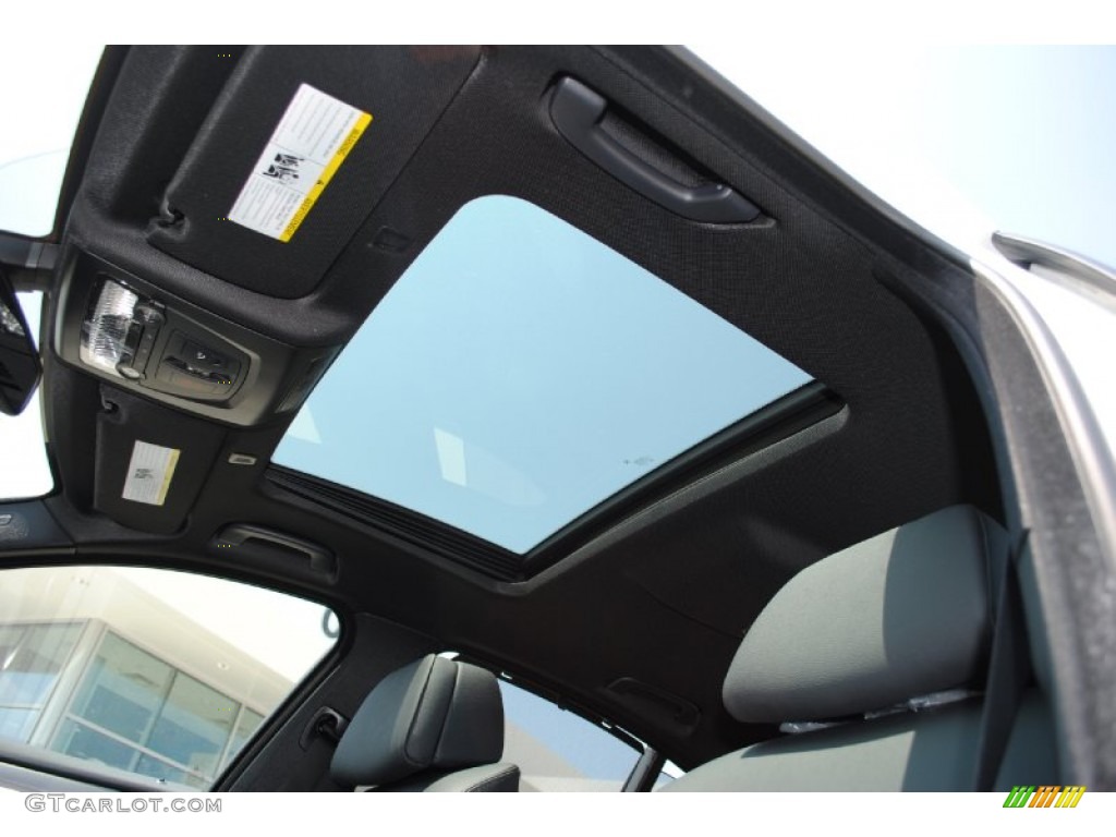 2011 BMW 5 Series 550i Sedan Sunroof Photo #52193878