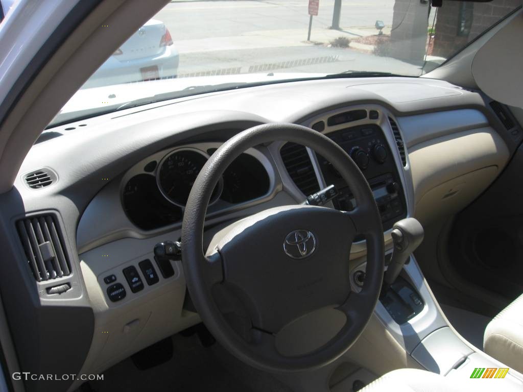 2004 Highlander V6 4WD - Super White / Ivory photo #13