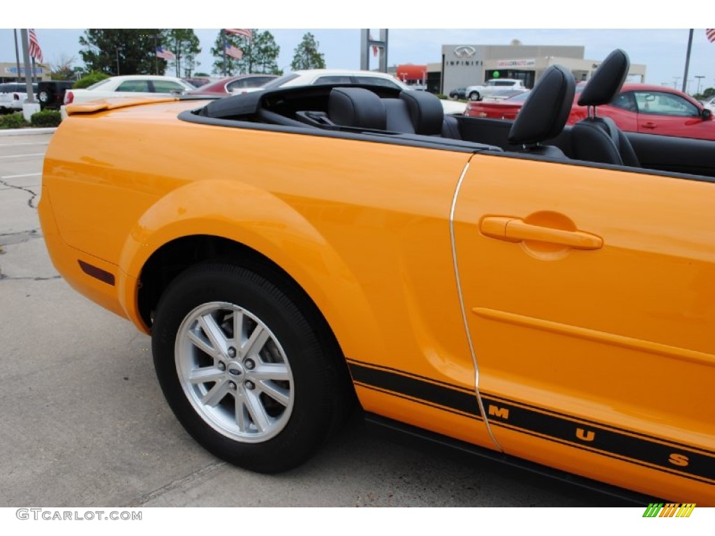 2007 Mustang V6 Premium Convertible - Grabber Orange / Dark Charcoal photo #9