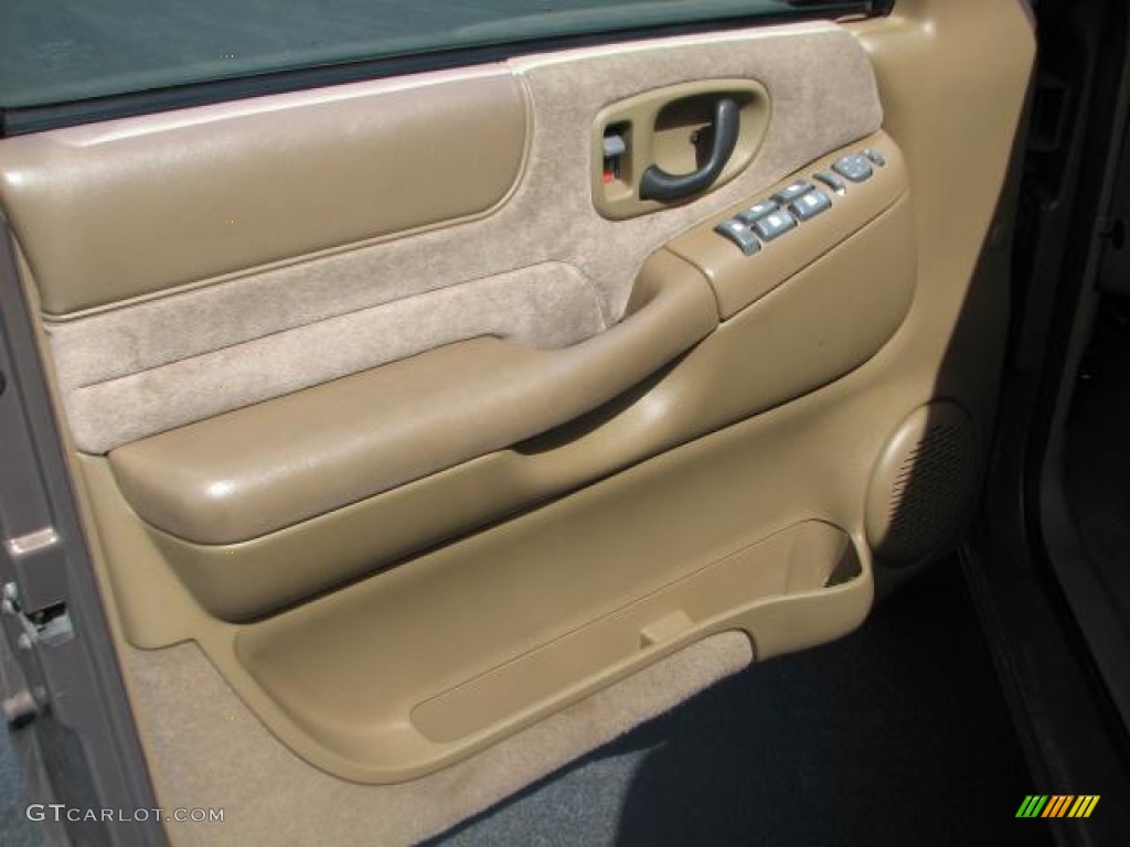 1998 Chevrolet Blazer LS Beige Door Panel Photo #52202290