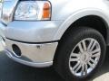 2007 Lincoln Mark LT SuperCrew 4x4 Wheel and Tire Photo