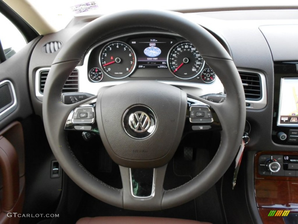 2011 Volkswagen Touareg VR6 FSI Lux 4XMotion Steering Wheel Photos