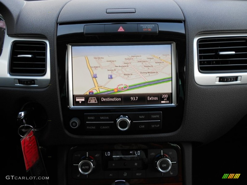 2011 Volkswagen Touareg VR6 FSI Lux 4XMotion Navigation Photos