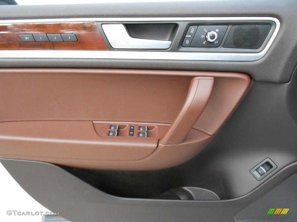 2011 Volkswagen Touareg VR6 FSI Lux 4XMotion Saddle Brown Door Panel Photo #52205467