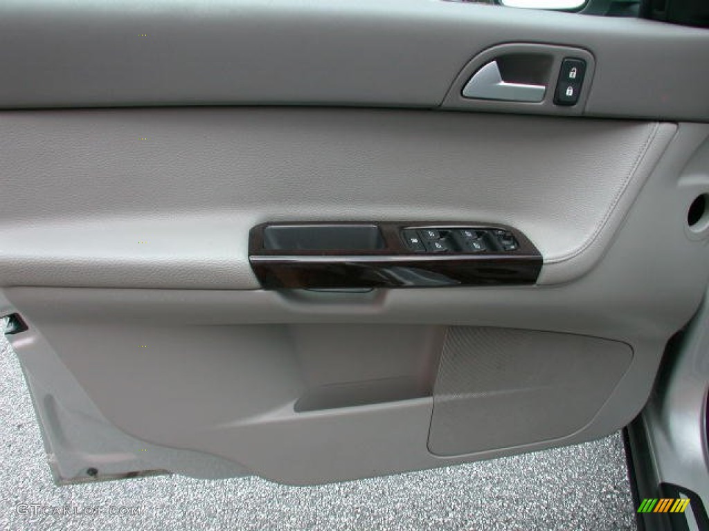2004 Volvo S40 2.4i Dark Beige/Quartz Door Panel Photo #52208785