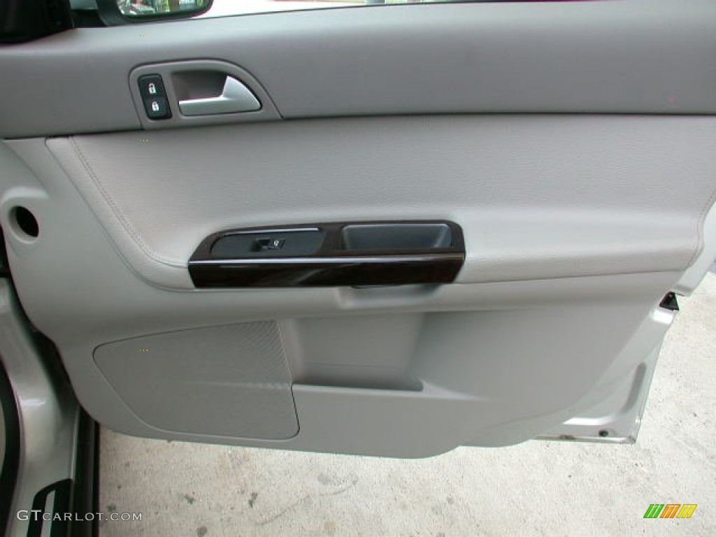 2004 Volvo S40 2.4i Dark Beige/Quartz Door Panel Photo #52208800