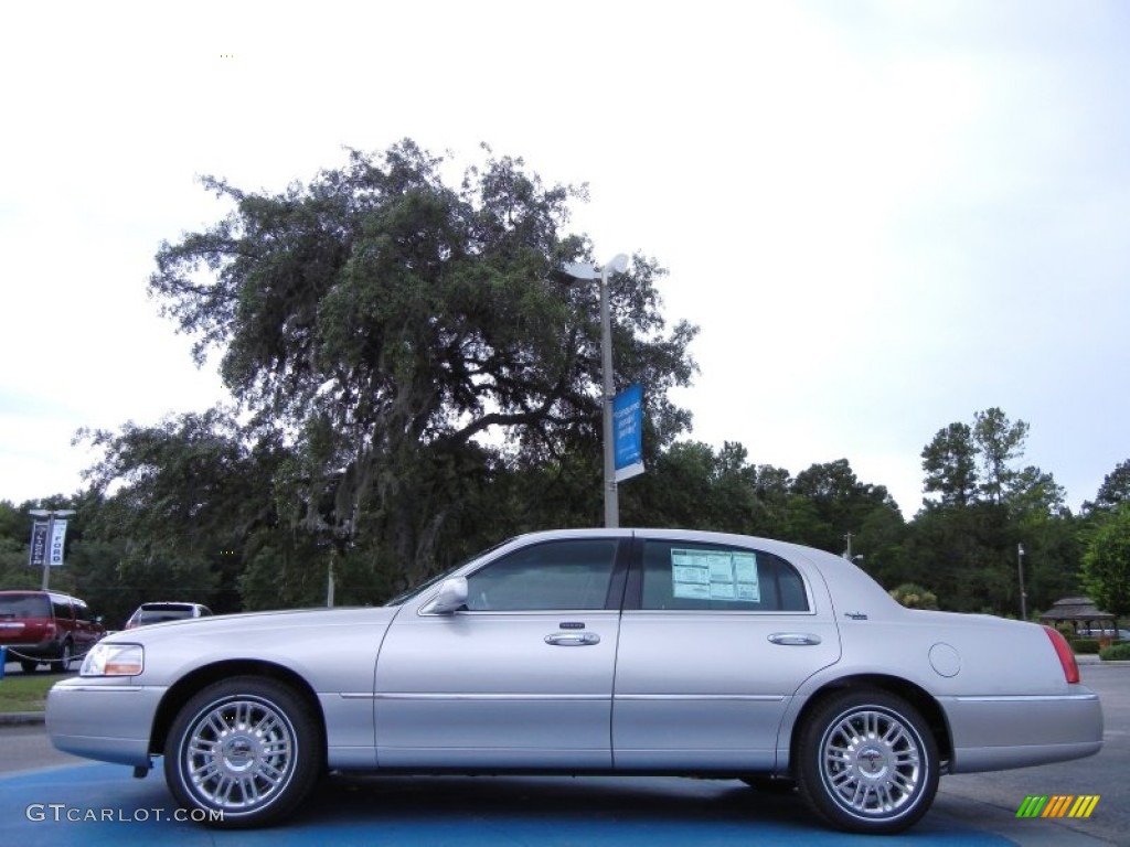 Silver Birch Metallic 2011 Lincoln Town Car Signature Limited Exterior Photo #52208926