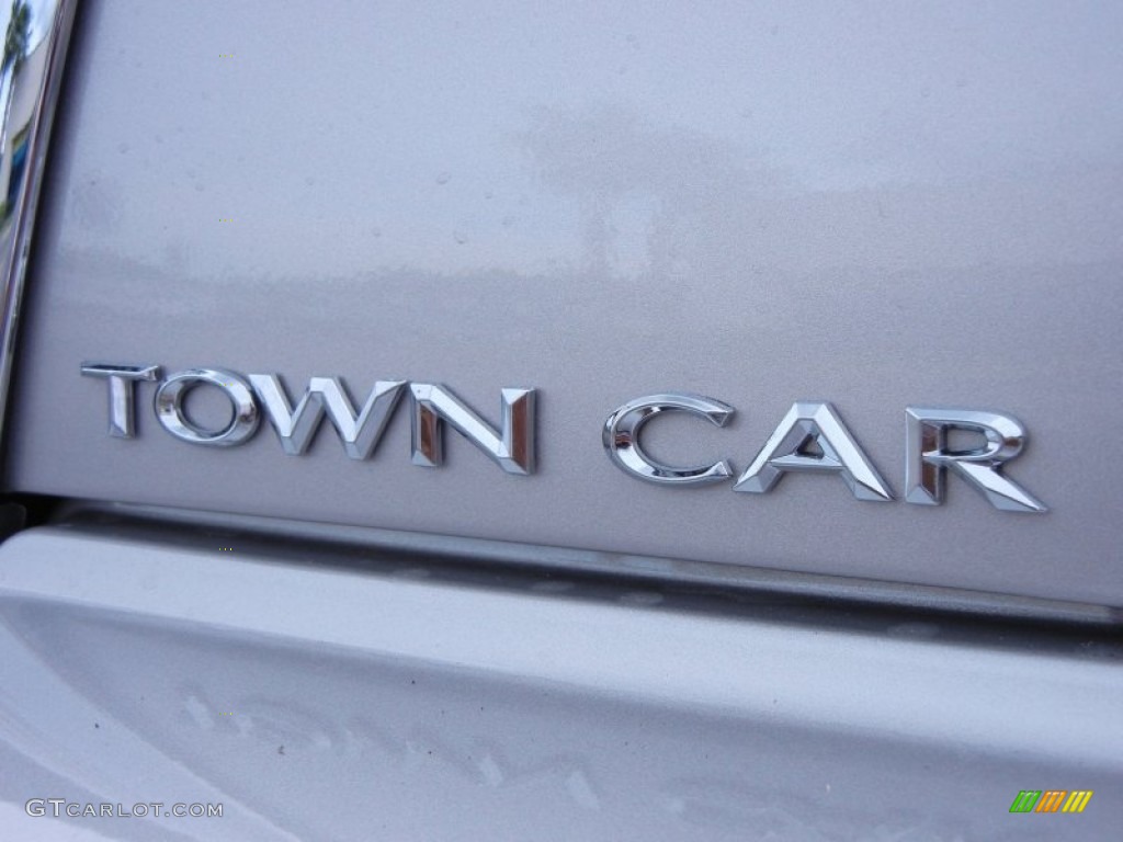 2011 Lincoln Town Car Signature Limited Marks and Logos Photo #52208956