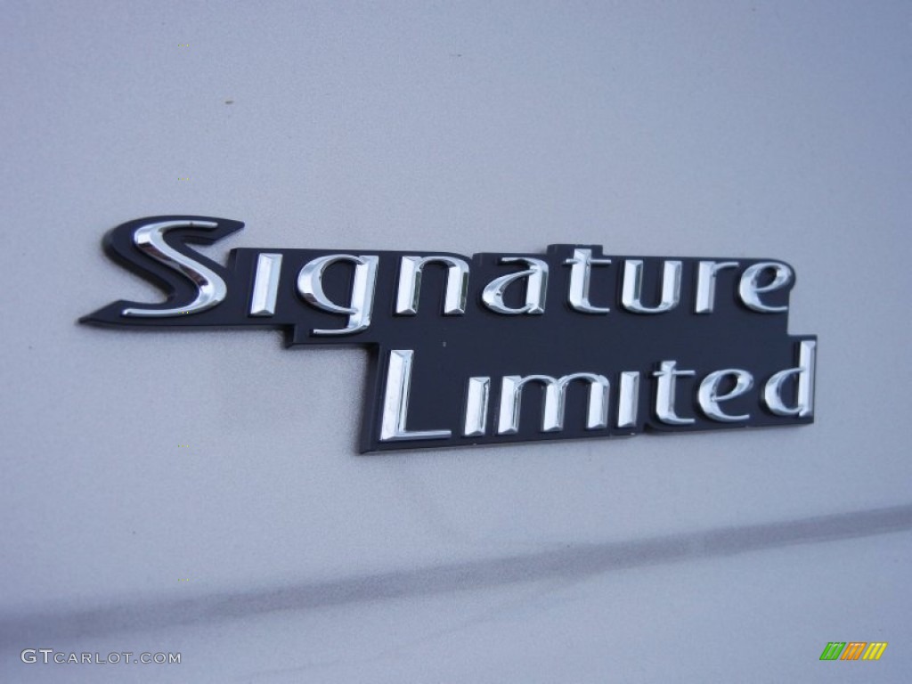 2011 Lincoln Town Car Signature Limited Marks and Logos Photo #52208962