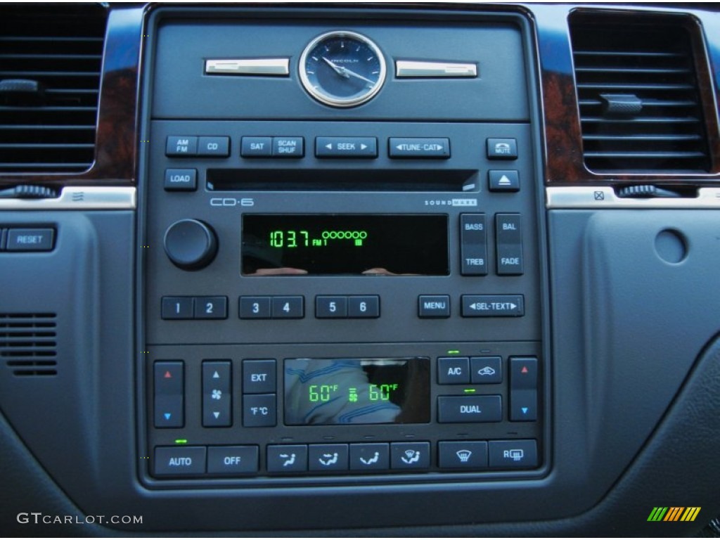 2011 Lincoln Town Car Signature Limited Controls Photo #52209040
