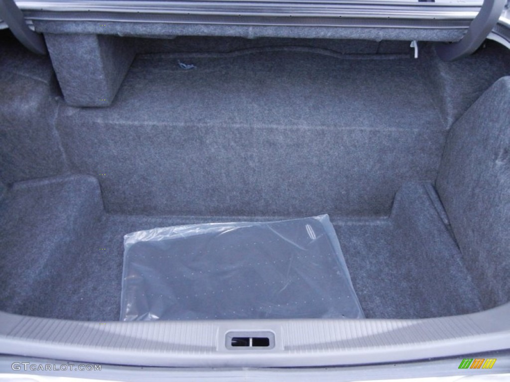 2011 Lincoln Town Car Signature Limited Trunk Photo #52209061