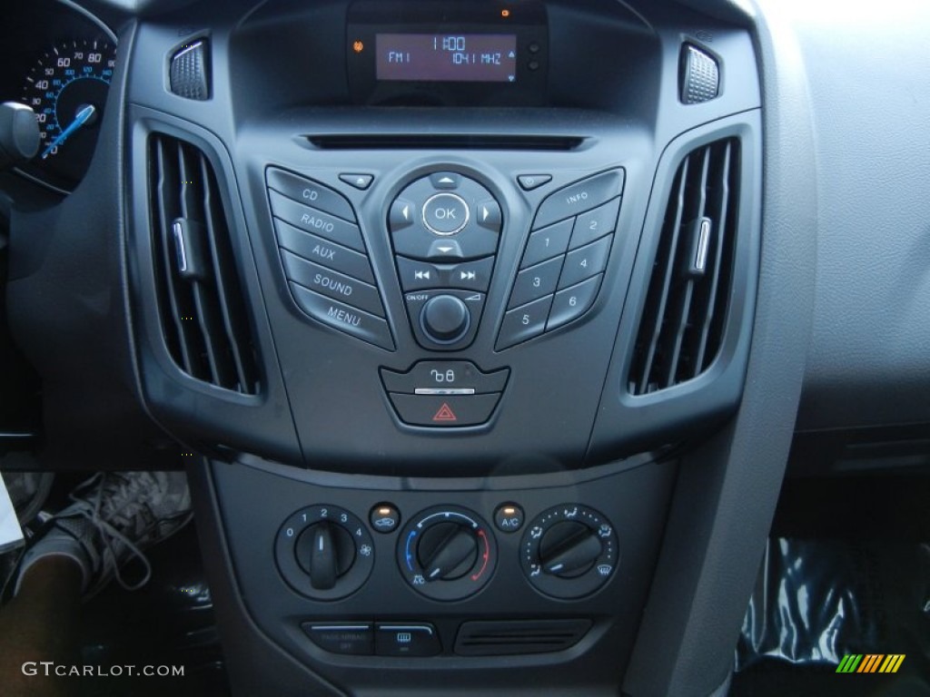 2012 Ford Focus S Sedan Controls Photo #52209229