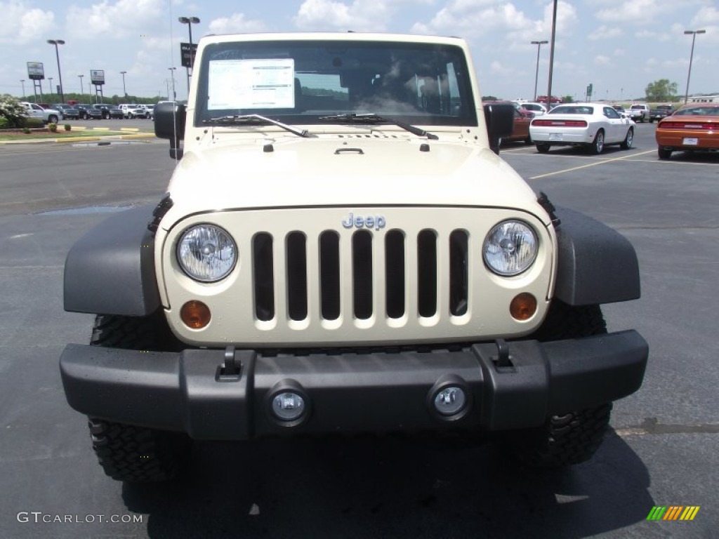2011 Wrangler Rubicon 4x4 - Sahara Tan / Black photo #2