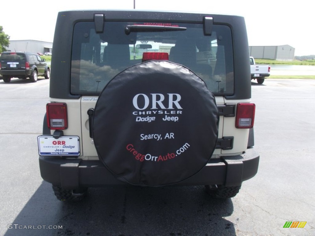 2011 Wrangler Rubicon 4x4 - Sahara Tan / Black photo #6