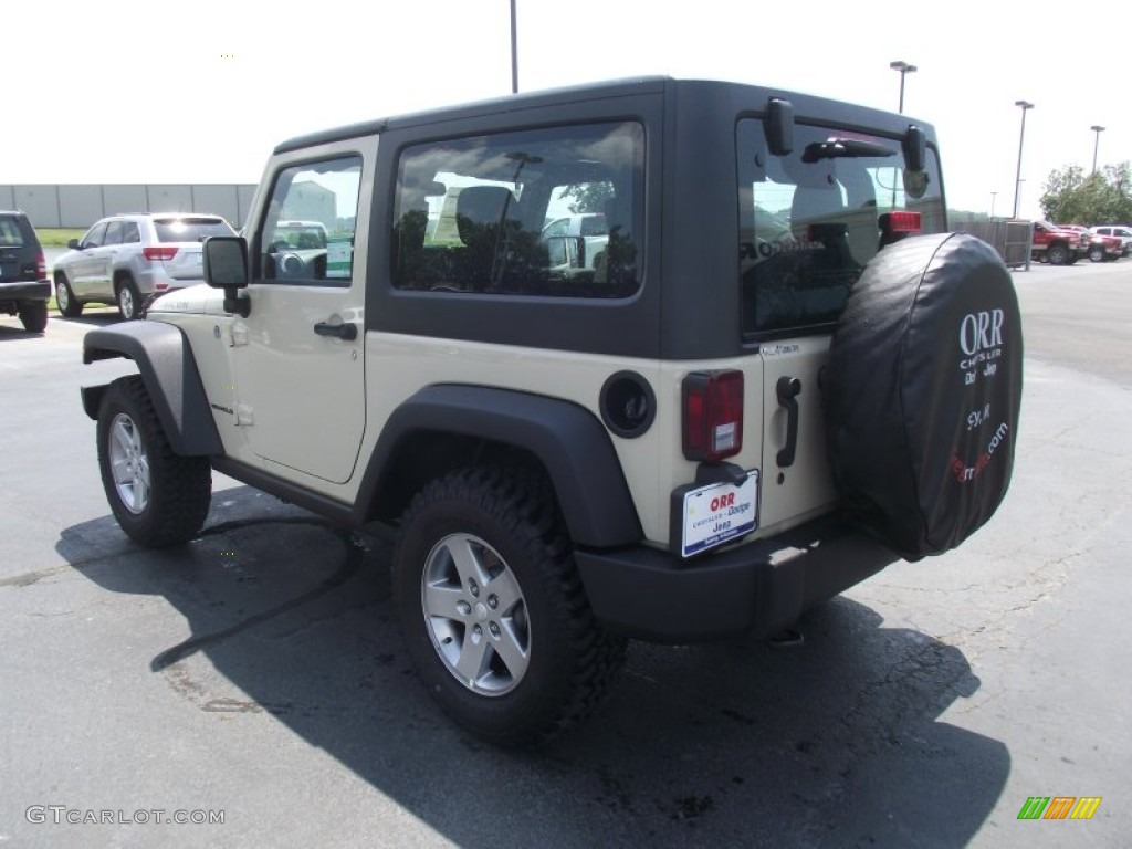 2011 Wrangler Rubicon 4x4 - Sahara Tan / Black photo #7