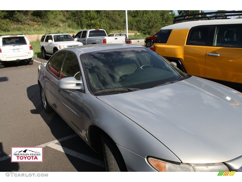 2000 Grand Prix SE Sedan - Silvermist Metallic / Graphite photo #1