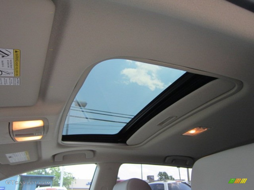 2011 Rogue SL AWD - Pearl White / Gray photo #4