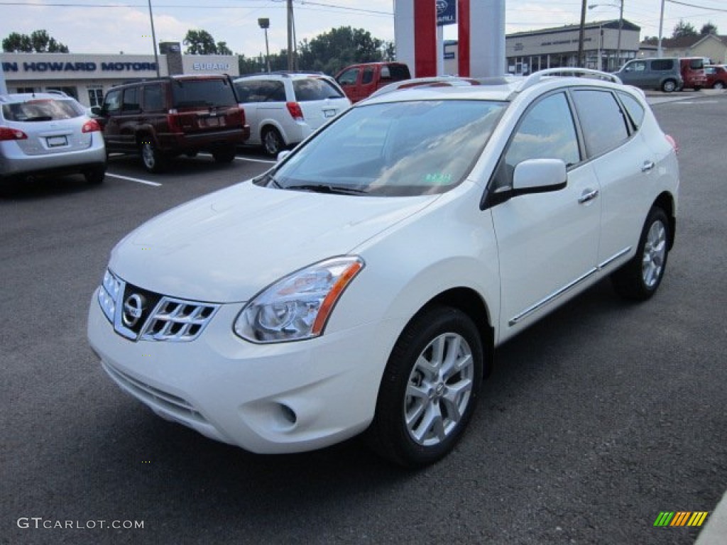 2011 Rogue SL AWD - Pearl White / Gray photo #8