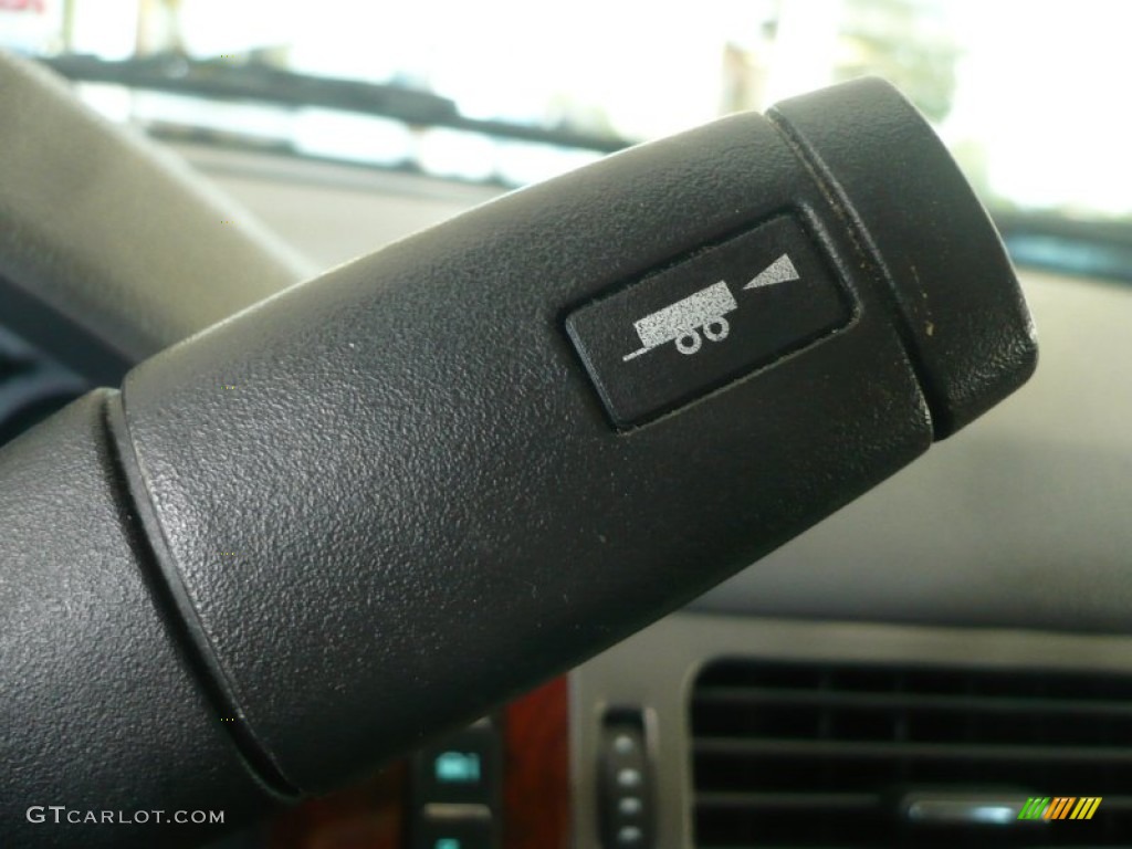 2008 Chevrolet Suburban 1500 LT 4x4 Transmission Photos