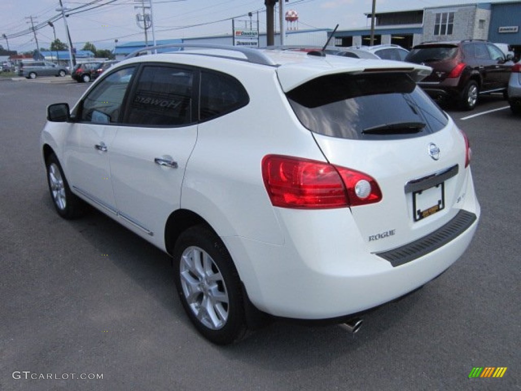 2011 Rogue SL AWD - Pearl White / Gray photo #10