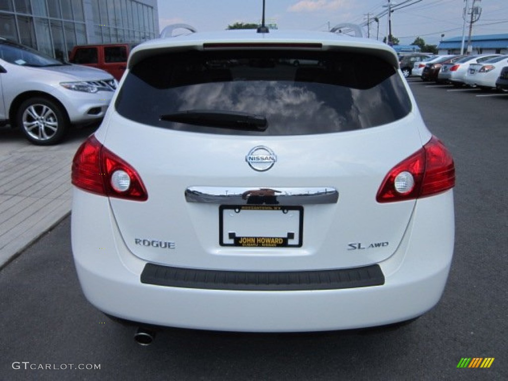 2011 Rogue SL AWD - Pearl White / Gray photo #11