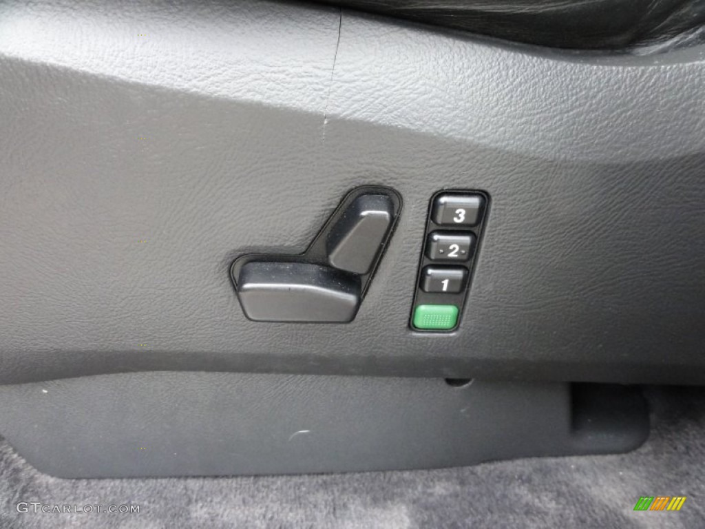 2001 Mercedes-Benz ML 320 4Matic Controls Photo #52216789